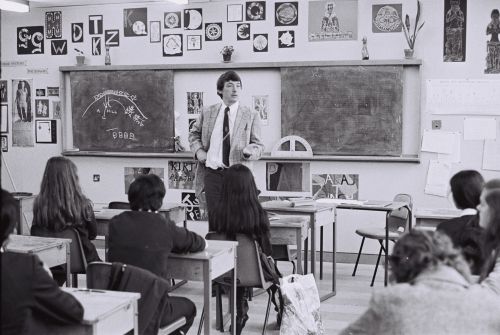 Darcy_Lange_Study_of_Three_Birmingham_Schools_UK_1976_-_Mr_Perks_Animal_Farm_English_Class_-_Ladywood_Comprehensive_School