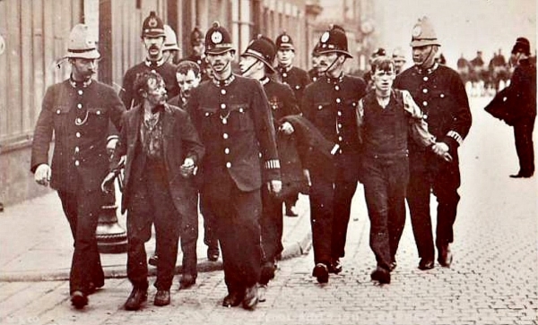 Police make arrests in Liverpool during the transport general strike in 1911